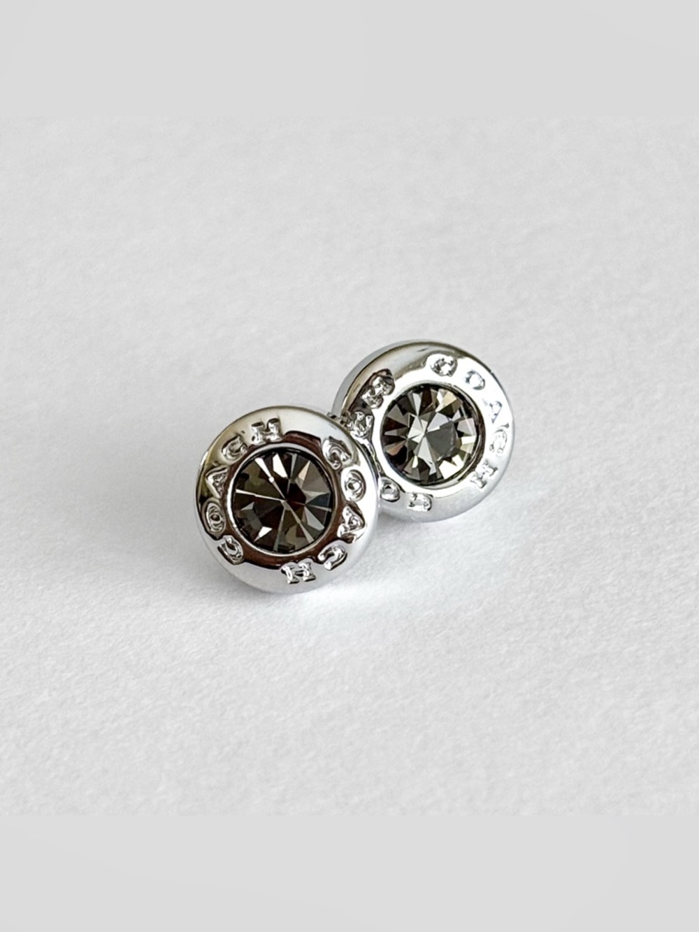 Coach open circle studs. - Picture 4 of 13